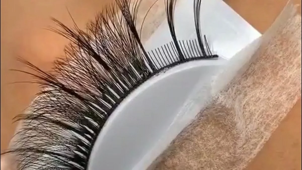 2025-11-24_13-51-25_290911-meylesokhan-ir اکستنشن مژه چیست و چه تفاوتی با کاشت دارد؟