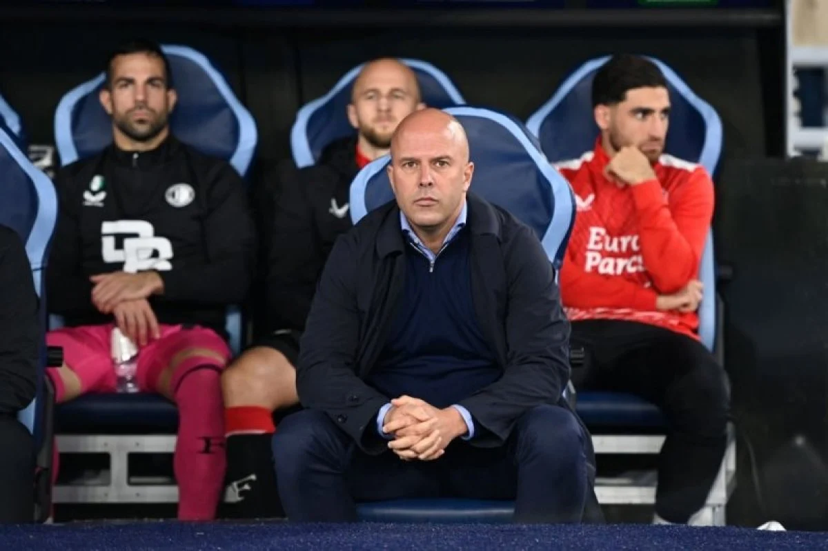 تحریم مراسم بهترین مربی سال توسط آرنه اشلوت | واکنش غیرمنتظره سرمربی لیورپول پس از شکست مقابل فارست