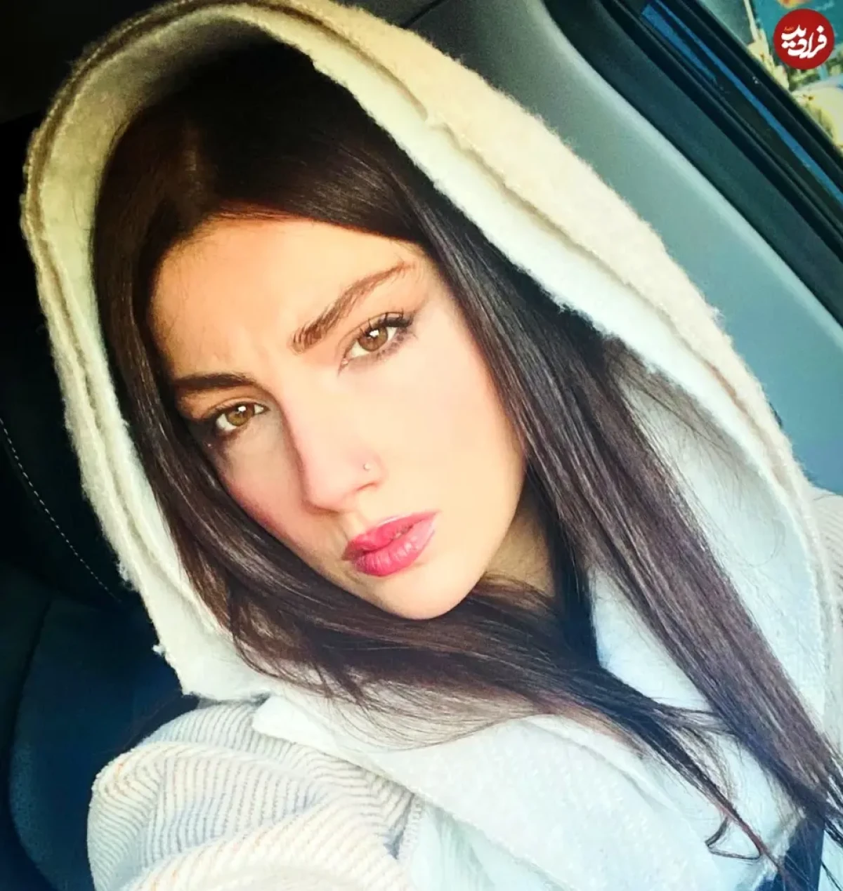 تونل زمان | تیپ جذاب «محیا دهقانی» بازیگر سریال نجلا در 34 سالگی