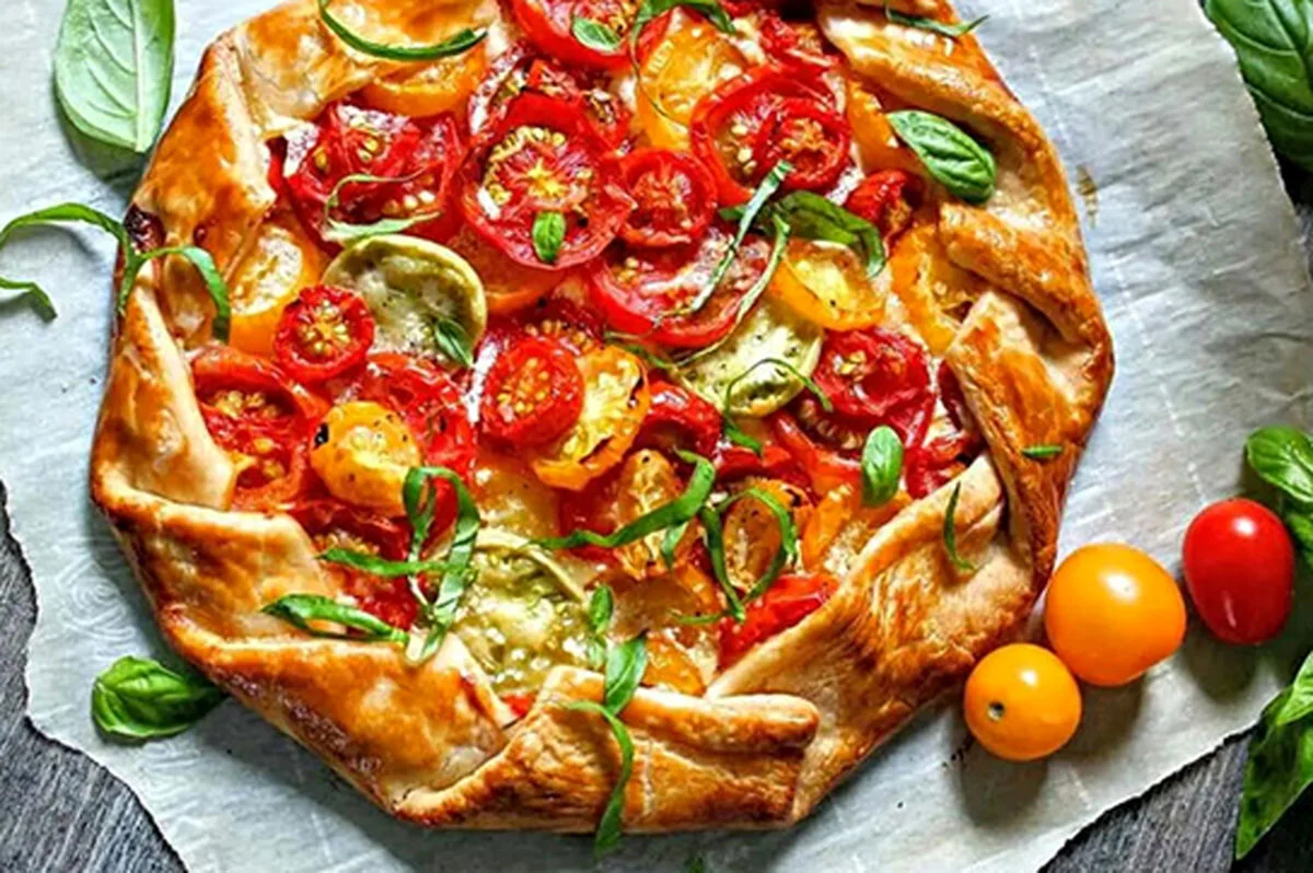 تارت گوجهای، پیشغذایی سبک برای میزهای پذیرایی تارت گوجهای، پیشغذایی سبک برای میزهای پذیرایی