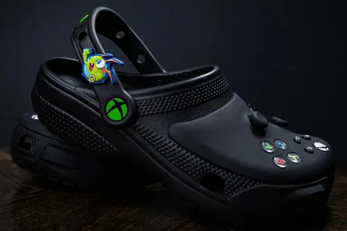 دمپایی ایکسباکس معرفی شد؛ همکاری عجیب مایکروسافت و کراکس از امروز آغاز شد دمپایی ایکسباکس معرفی شد؛ همکاری عجیب مایکروسافت و کراکس از امروز آغاز شد