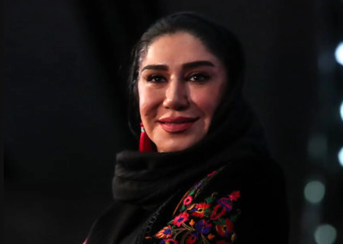 استایل پُر نقش و نگار نسیم ادبی جلب توجه کرد استایل پُر نقش و نگار نسیم ادبی جلب توجه کرد