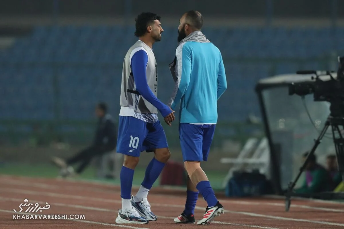 دیسبک رامین رضاییان به ماشاریپوف در تمرین استقلال +عکس دیسبک رامین رضاییان به ماشاریپوف در تمرین استقلال +عکس