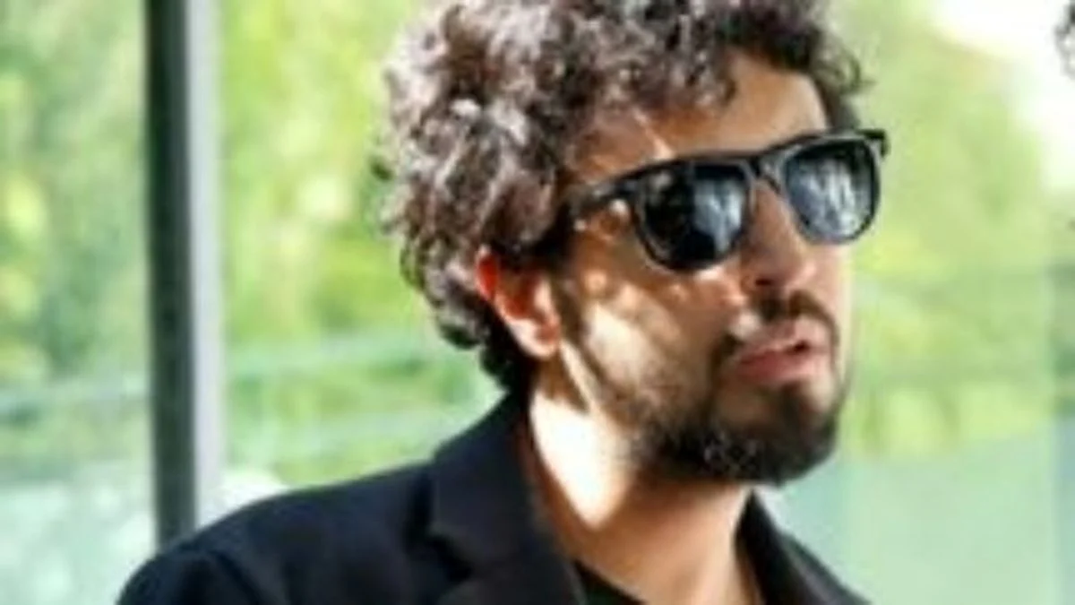 استوری مهرداد صادقیان در غم هجران پدرش استوری مهرداد صادقیان در غم هجران پدرش