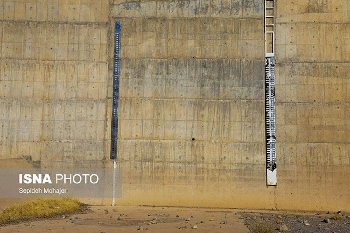 تصاویری از بحران بیآبی پشت سدهای خالی تصاویری از بحران بیآبی پشت سدهای خالی