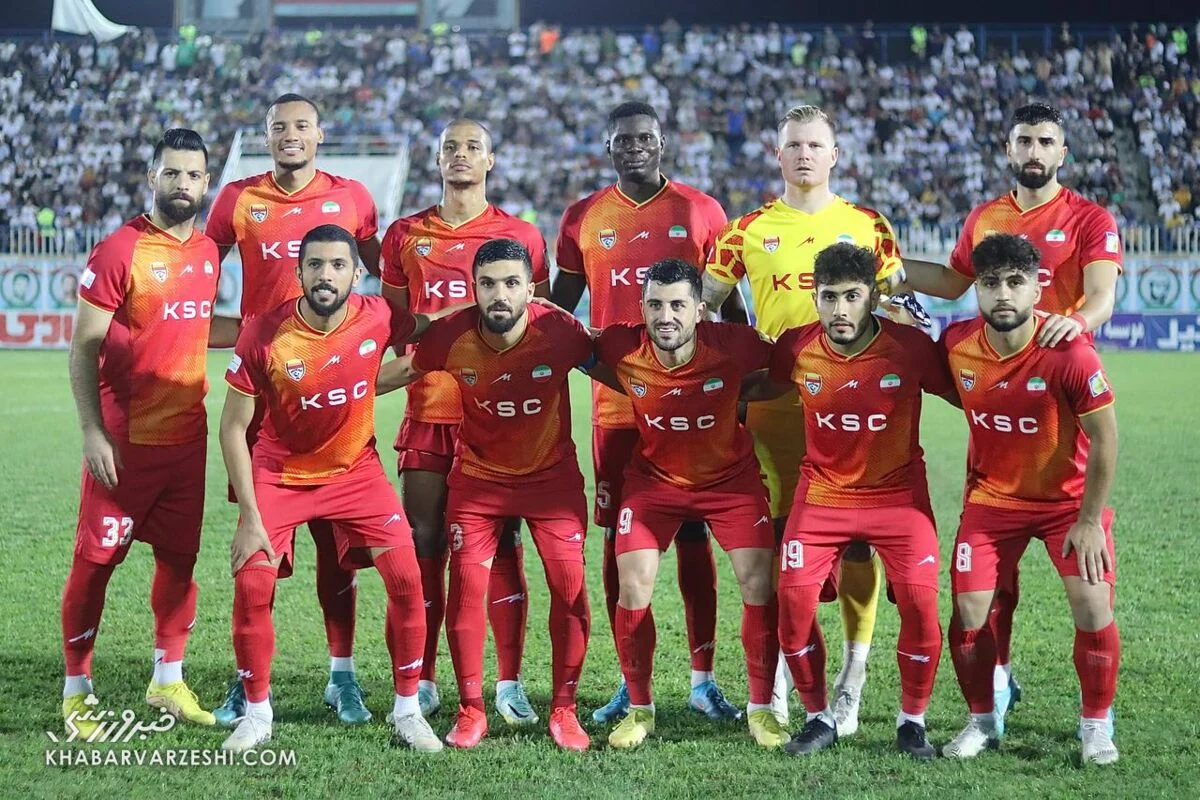 حامد لک در کنار آتش‌نشانان در پوستر ویژه فولاد