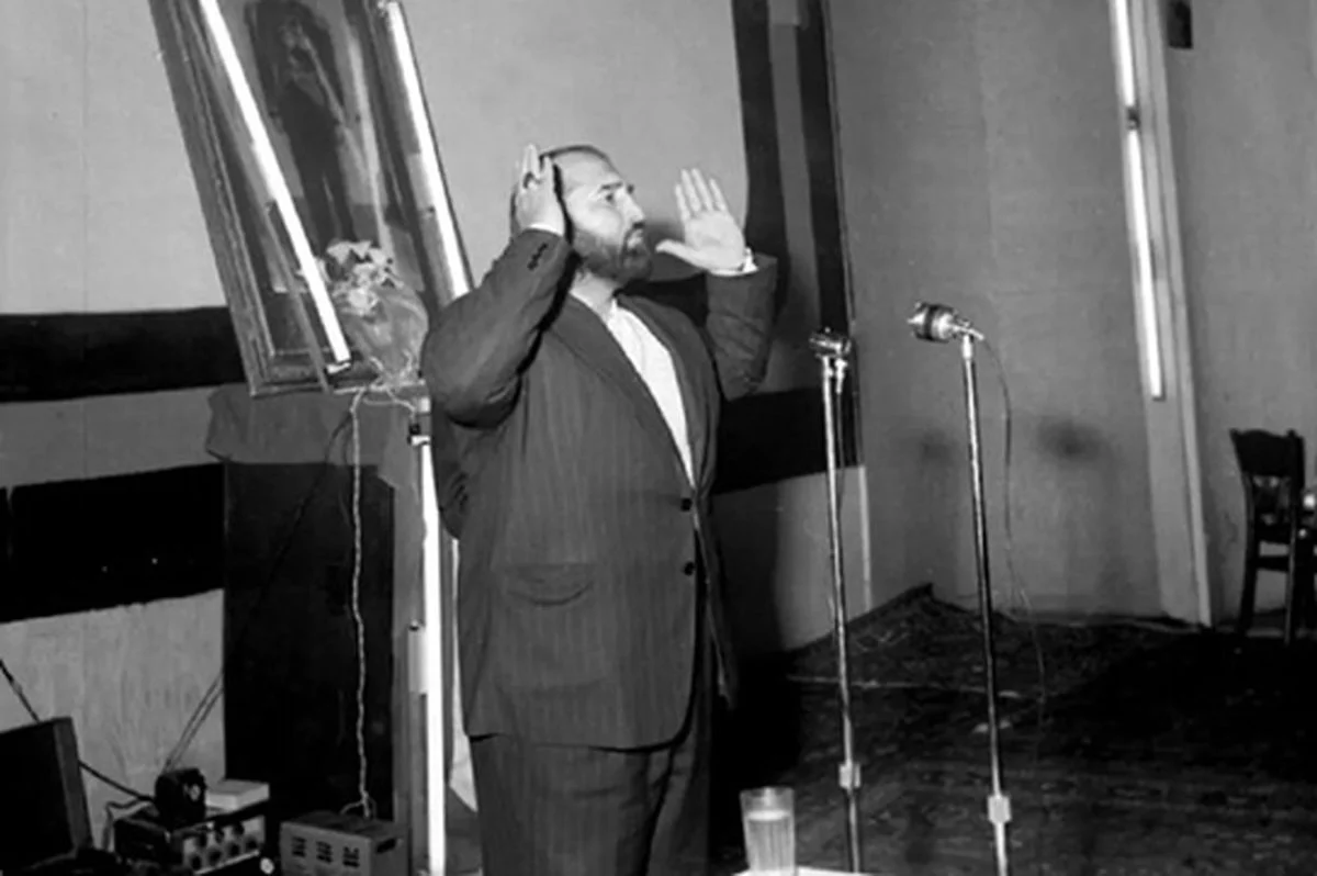 تصویر دیدهنشده از نورمن ویزدوم و همسرش کنار «شعبان بیمخ» تصویر دیدهنشده از نورمن ویزدوم و همسرش کنار «شعبان بیمخ»