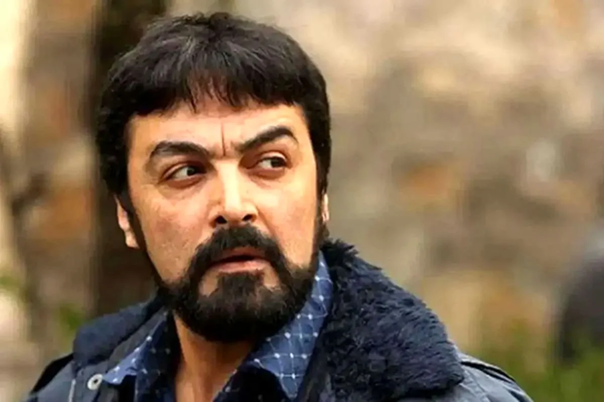 عکس خانوادگی از «کبیر جوانِ آنام» در کنار دو پسرش عکس خانوادگی از «کبیر جوانِ آنام» در کنار دو پسرش