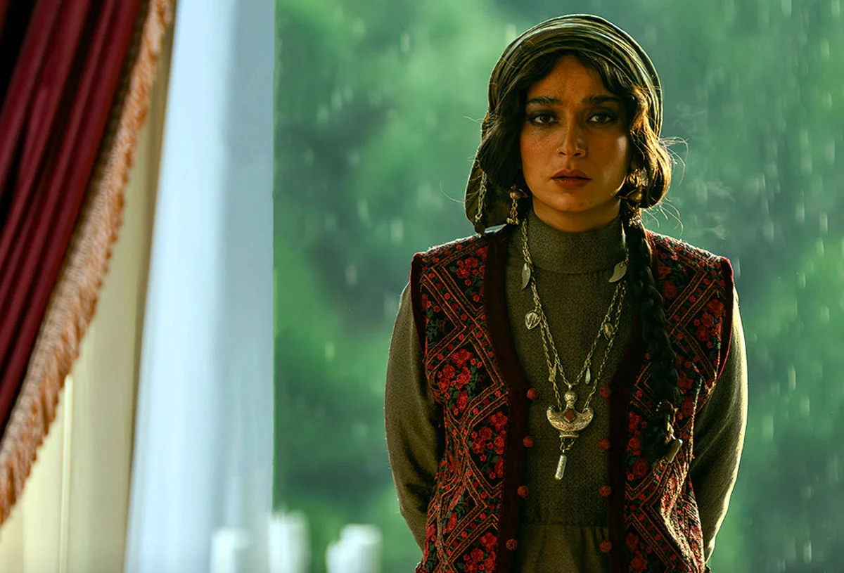 ژست سیمین سریال شکارگاه در کنار رفیق بازیگرش ژست سیمین سریال شکارگاه در کنار رفیق بازیگرش