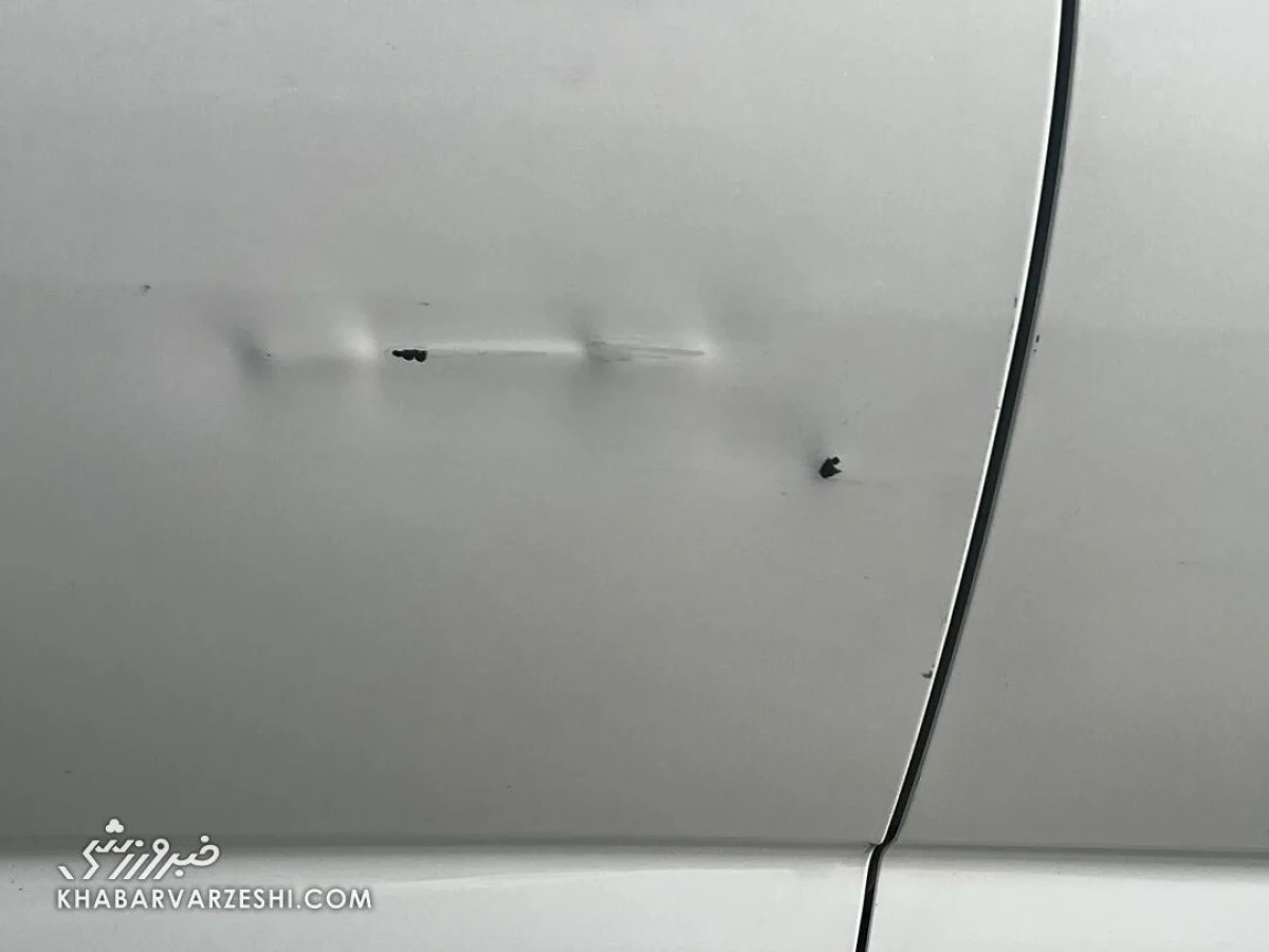 تعقیب ترسناک و حمله دیوانه‌وار به داور VAR شمس‌آذر - پرسپولیس/ خودروی میلیاردی تا واژگونی رفت و از سکه افتاد! +عکس