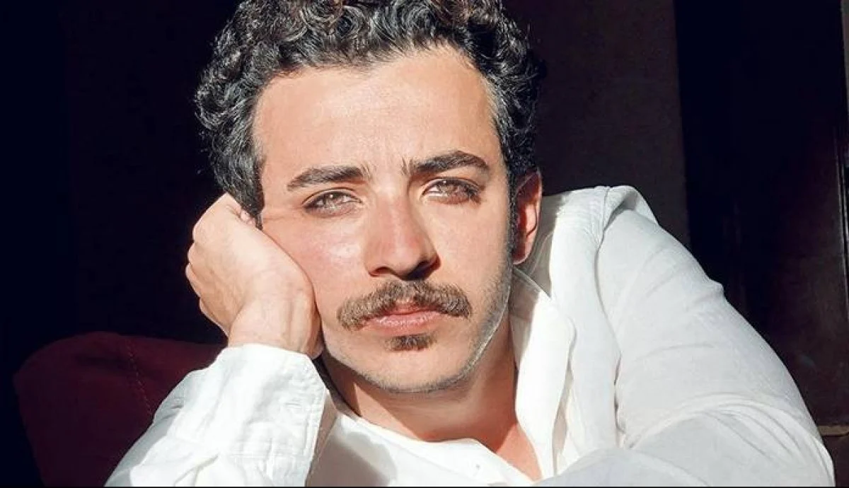 جشن تولد علی شادمان؛ واکنش‌ها، حواشی و مسیر بازیگری او از «میم مثل مادر» تا امروز