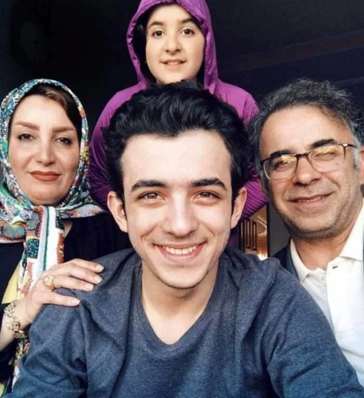 2025-11-30_12-00-40_924493-meylesokhan-ir خانواده-علی-شادمان-768x842