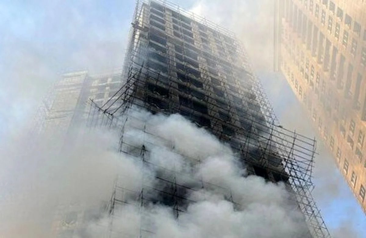 نجات ۳۰ نفر از آتش‌سوزی برج ۲۰ طبقه در تهران