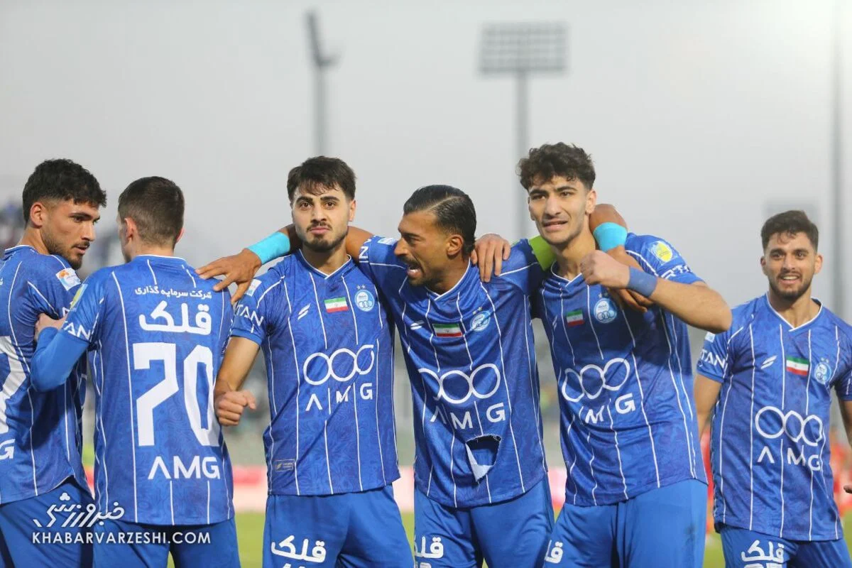 2025-12-01_09-13-43_102818-meylesokhan-ir شادی گل سعید سحرخیزان در دیدار استقلال و فولاد