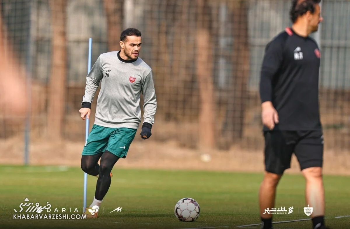 2025-12-01_18-13-35_307542-meylesokhan-ir ۳ ستاره کلیدی پرسپولیس به استقلال میرسند؟/ یک نفر قبل دربی جدا شد و رفت! +عکس