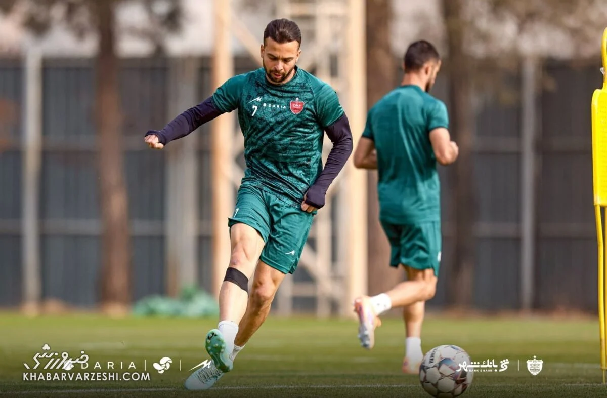 2025-12-01_18-13-36_284498-meylesokhan-ir ۳ ستاره کلیدی پرسپولیس به استقلال میرسند؟/ یک نفر قبل دربی جدا شد و رفت! +عکس