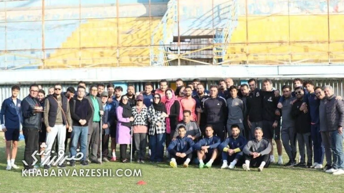 حرکت قشنگ برای جبران کار زشت بعد از بازی پرسپولیس! +عکس حرکت قشنگ برای جبران کار زشت بعد از بازی پرسپولیس! +عکس