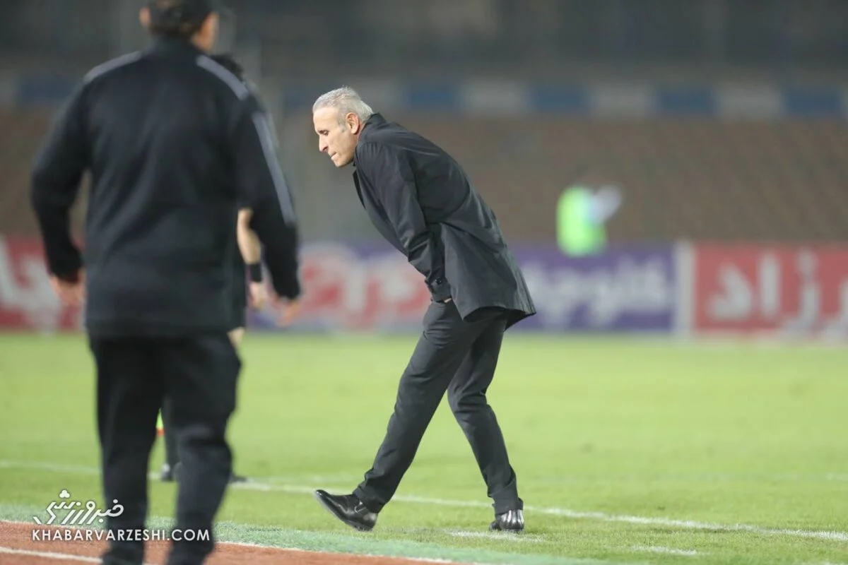 عمق فاجعه در فوتبال ایران، امپراطور هم به دنبال اوت دستی عمق فاجعه در فوتبال ایران، امپراطور هم به دنبال اوت دستی