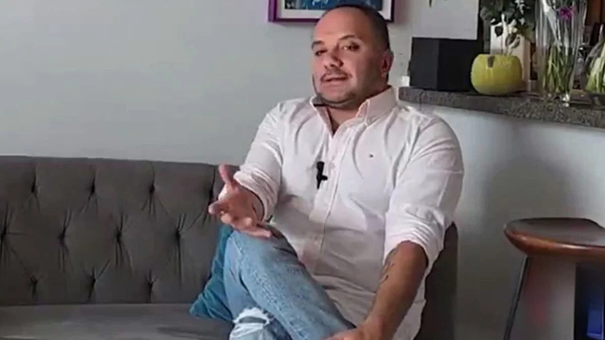 اعتراف تند احسان کرمی به شکست در خارج از کشور؛ «در ایران همهکاره بودم، چرا اپوزیسیون حمایت نکرد؟»+فیلم اعتراف تند احسان کرمی به شکست در خارج از کشور؛ «در ایران همهکاره بودم، چرا اپوزیسیون حمایت نکرد؟»+فیلم