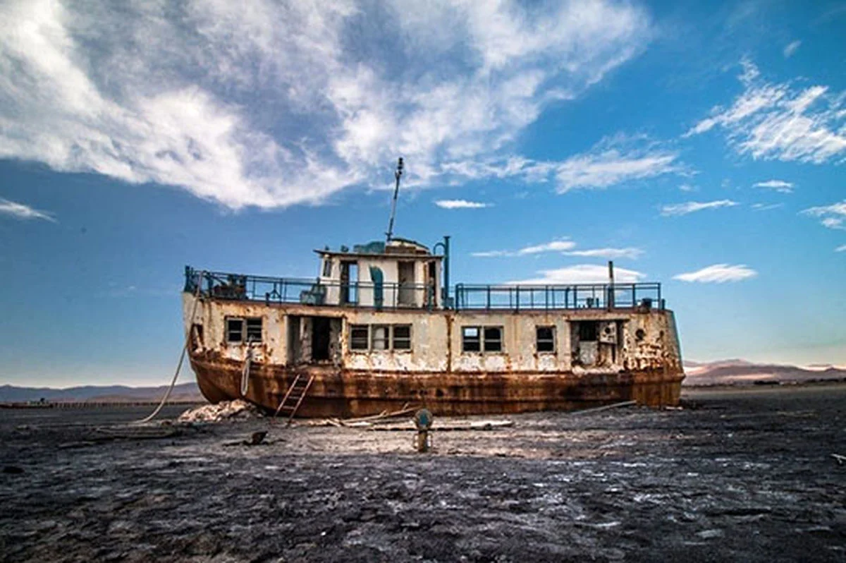 مرگ خاموش هتل لوکسِ بندر شرفخانه در سایه خشکی دریاچه ارومیه