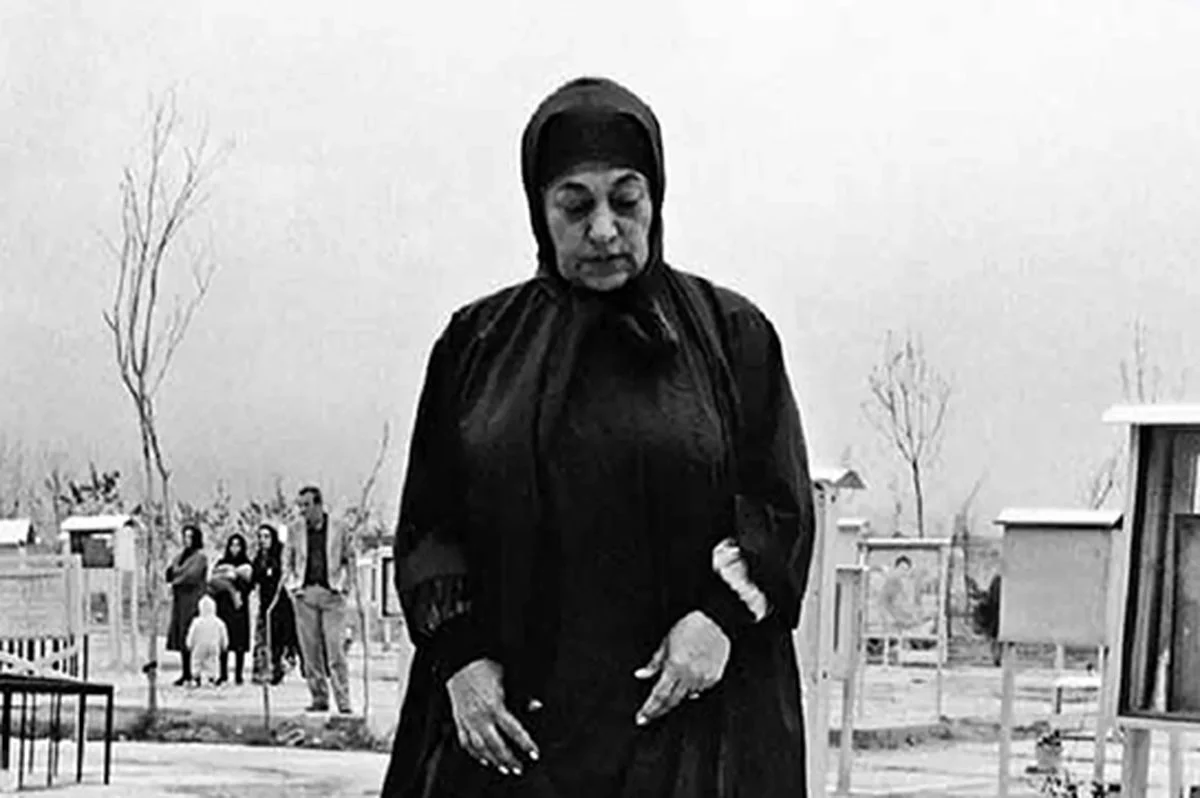 تصویر دیدهنشده از «مرضیه» در حال پخت نان در ویلای لواسانش تصویر دیدهنشده از «مرضیه» در حال پخت نان در ویلای لواسانش