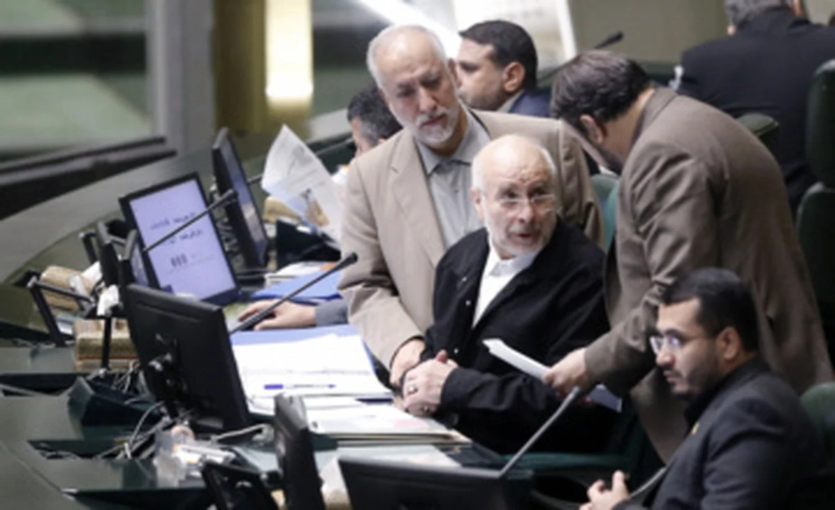 قالیباف توسط نمایندگان زن مجلس محاصره شد! قالیباف توسط نمایندگان زن مجلس محاصره شد!