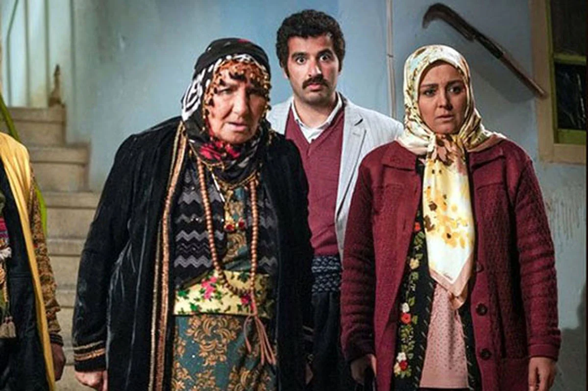 اولین نقش سینمایی مهلقا خانمِ «نون خ» در کنار مهرانه مهینترابی اولین نقش سینمایی مهلقا خانمِ «نون خ» در کنار مهرانه مهینترابی