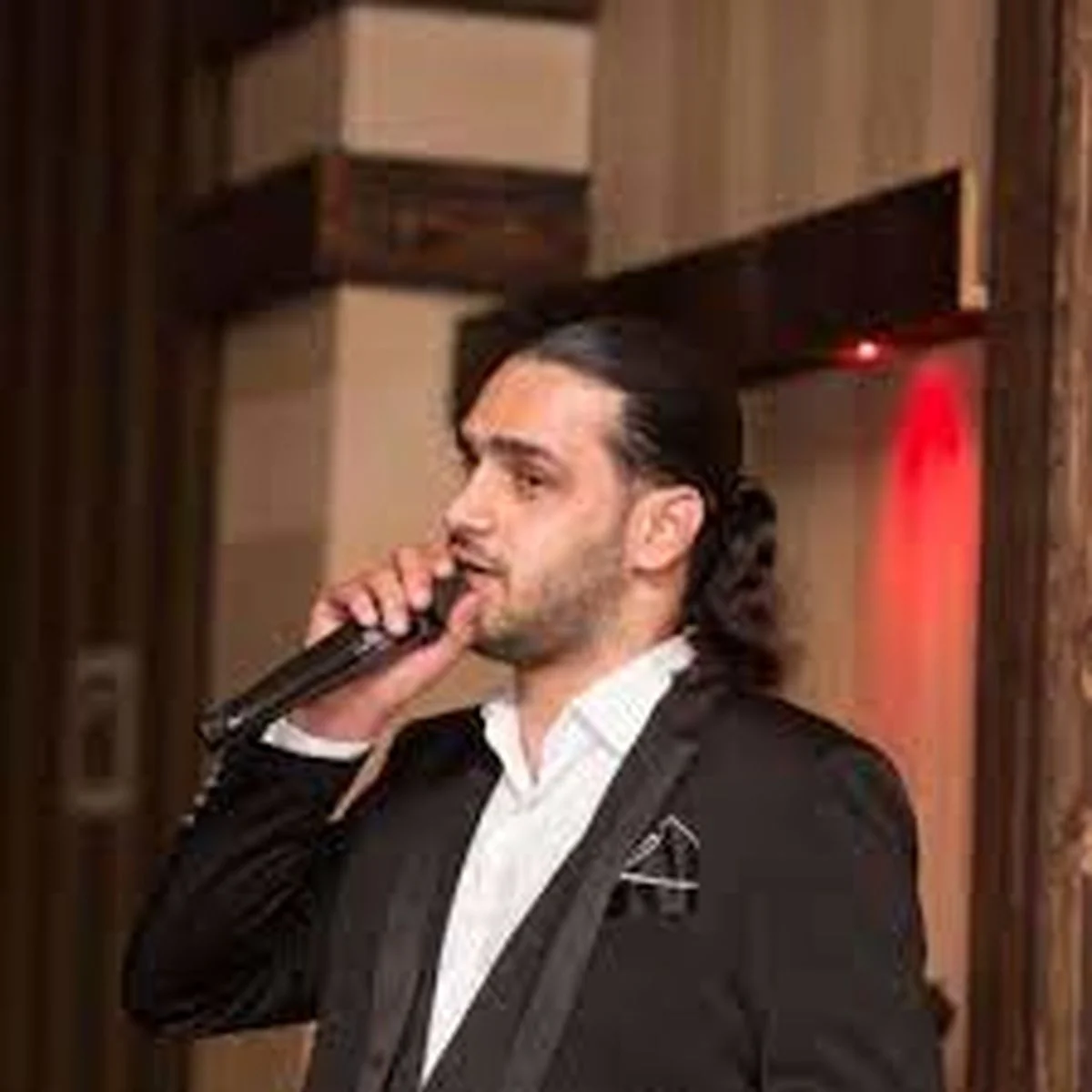 تصویری تلخ از مزار خواننده جوانِ تازهدرگذشته ایران تصویری تلخ از مزار خواننده جوانِ تازهدرگذشته ایران