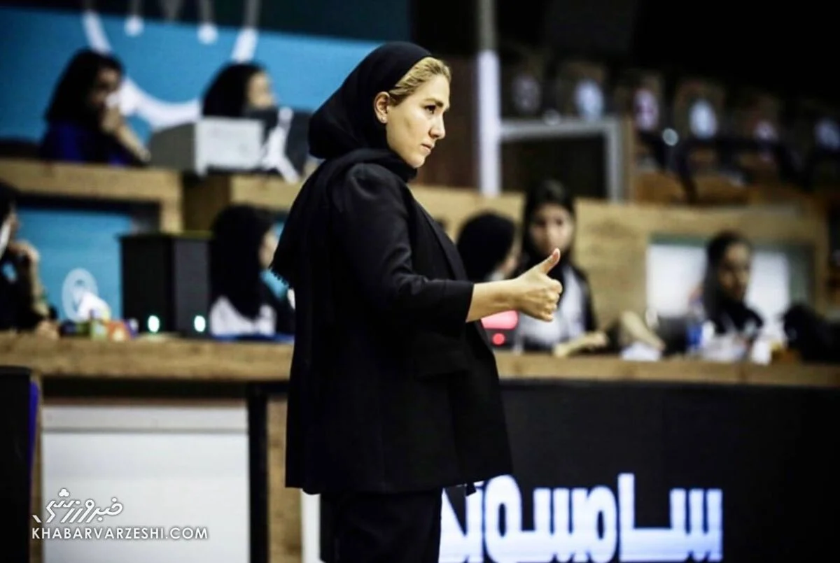 در خانواده ما همه طرفدار پرسپولیس بودند غیر از من!/ مجبوریم دربی را از داخل رختکن تماشا کنیم! فرزانه جمامی