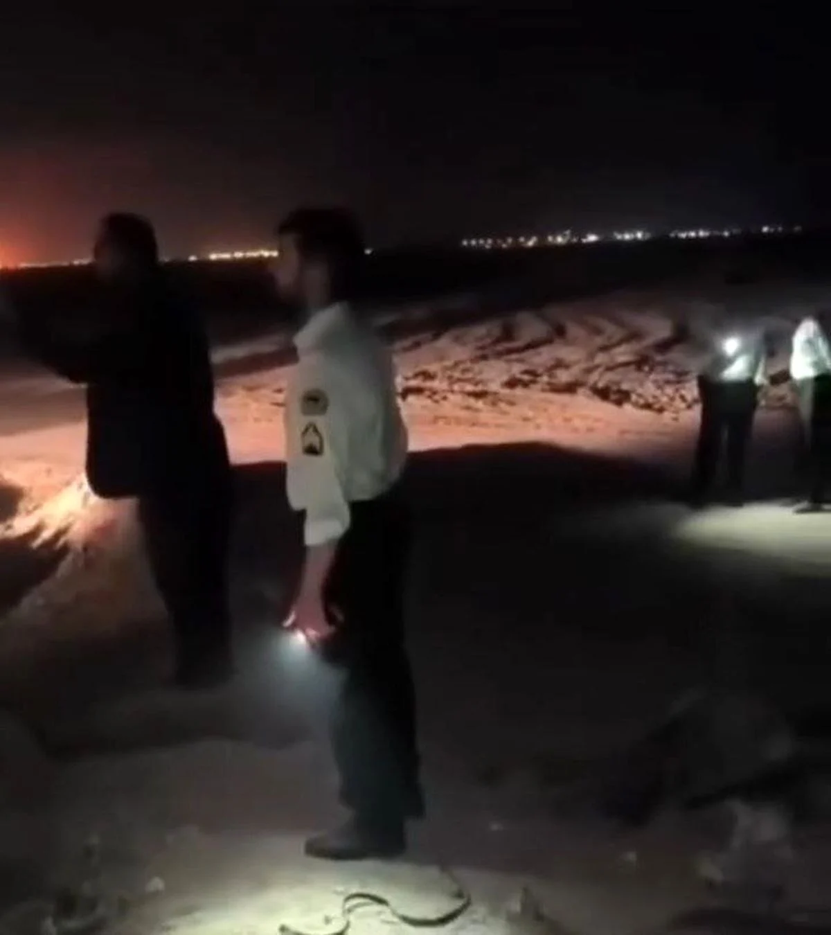 کشف مرموز یک خودروی دفن شده با جسد در اهواز کشف مرموز یک خودروی دفن شده با جسد در اهواز