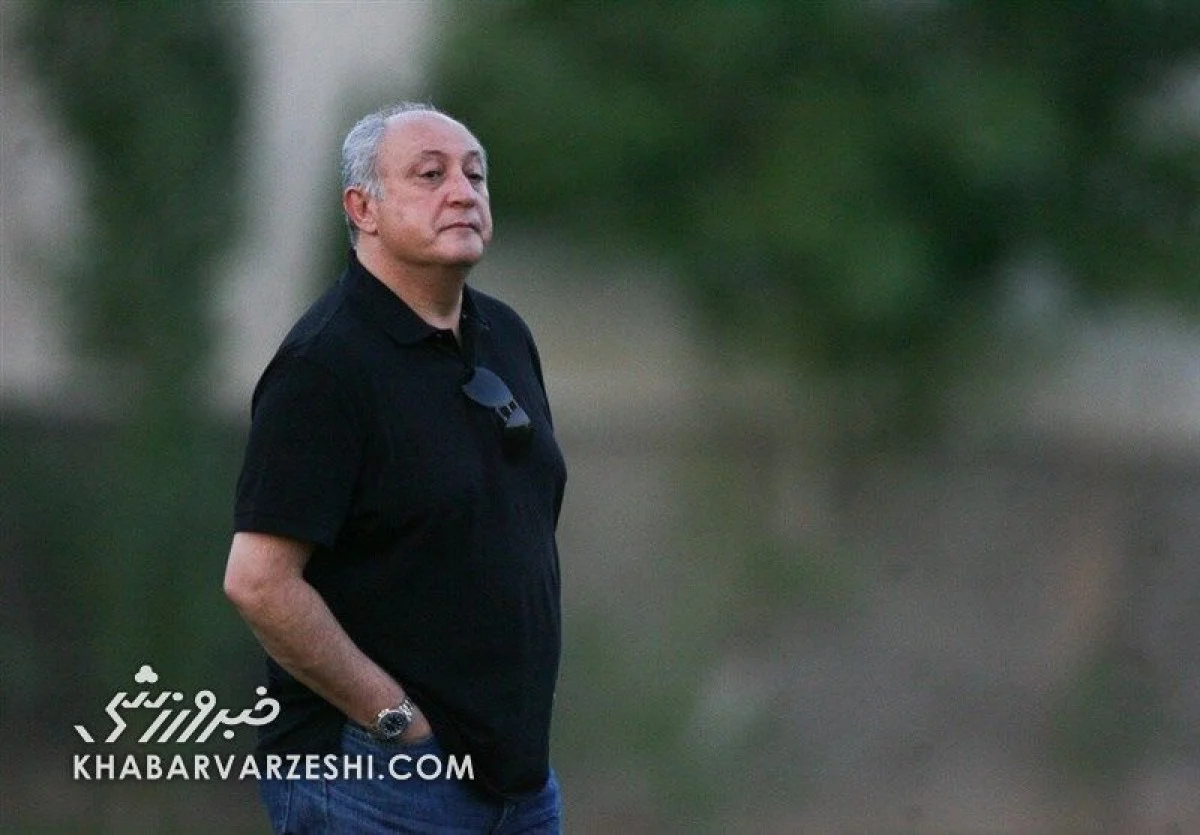 سوالی که پیشکسوت استقلال مطرح کرد؛ چه کسی جلوی اورونوف میایستد؟ سوالی که پیشکسوت استقلال مطرح کرد؛ چه کسی جلوی اورونوف میایستد؟