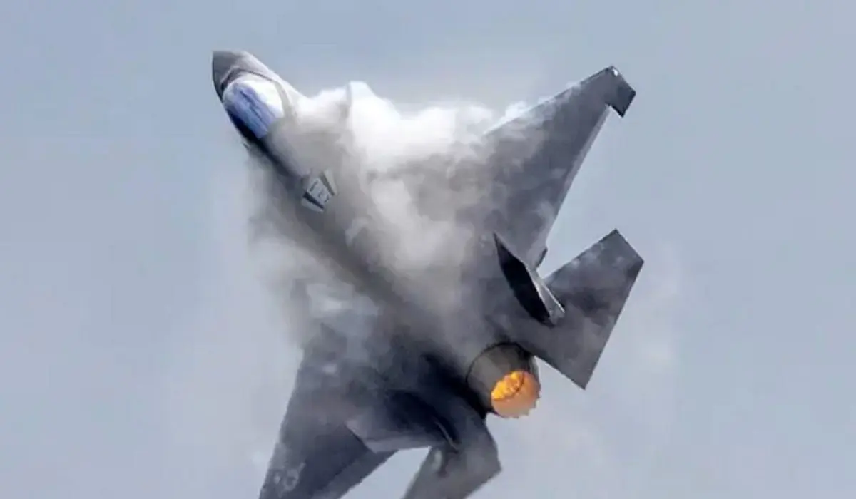 لحظه سقوط جنگنده F‑16 تاندربردز؛ خلبان ثانیه آخر نجات یافت لحظه سقوط جنگنده F‑16 تاندربردز؛ خلبان ثانیه آخر نجات یافت