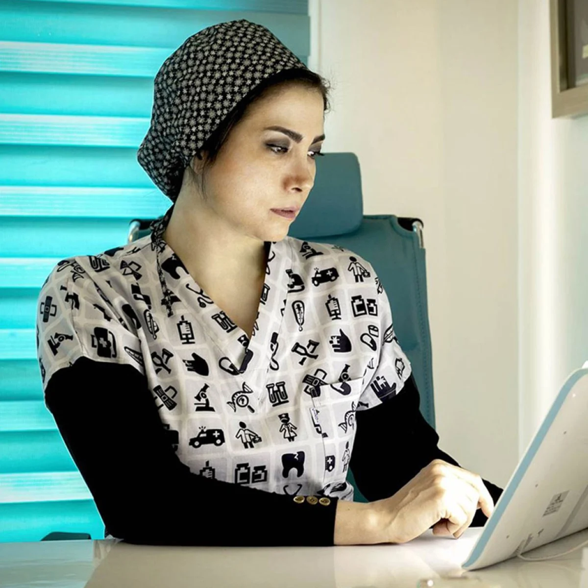 دکتر الهام وزیری