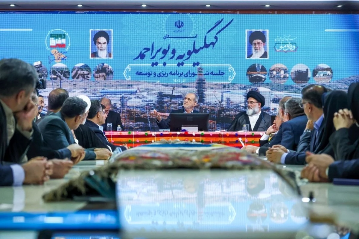 پزشکیان: مدیران نباید تصور کنند آقابالاسر مردم هستند پزشکیان: مدیران نباید تصور کنند آقابالاسر مردم هستند