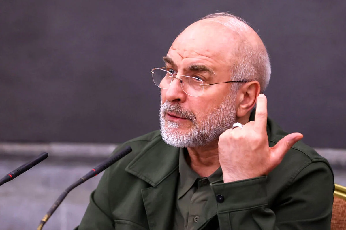 قاب پربازدید از پدر محمدباقر قالیباف در یک مراسم