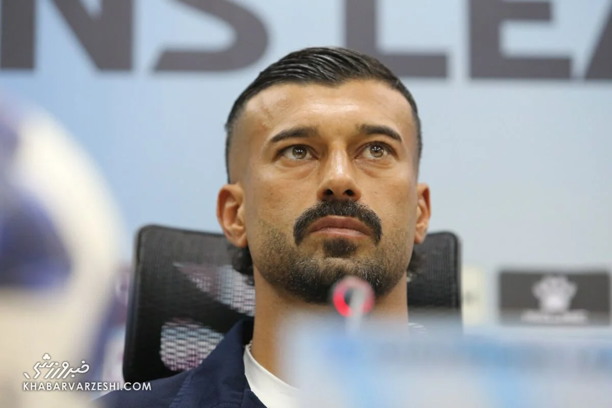 خبرورزشیگردی| رامین رضاییان: حملات به مهدی طارمی منصفانه نبود/ شایعه درگیری من با دروازهبان پرسپولیس را باور نکنید/ از هلیکوپتر و جت اسکی میترسم! رامین رضاییان