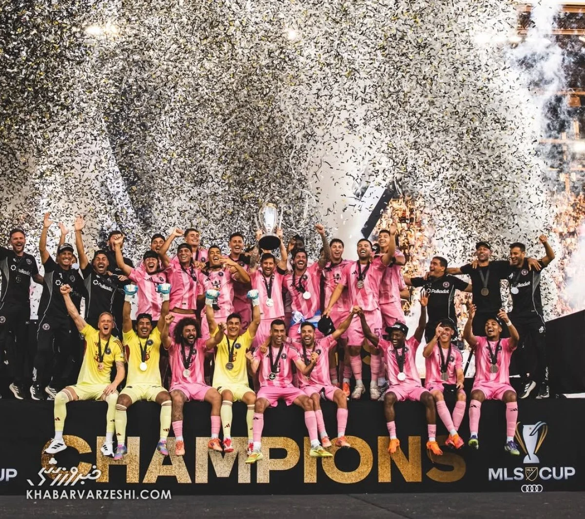 جشن قهرمانی اینترمیامی در رختکن