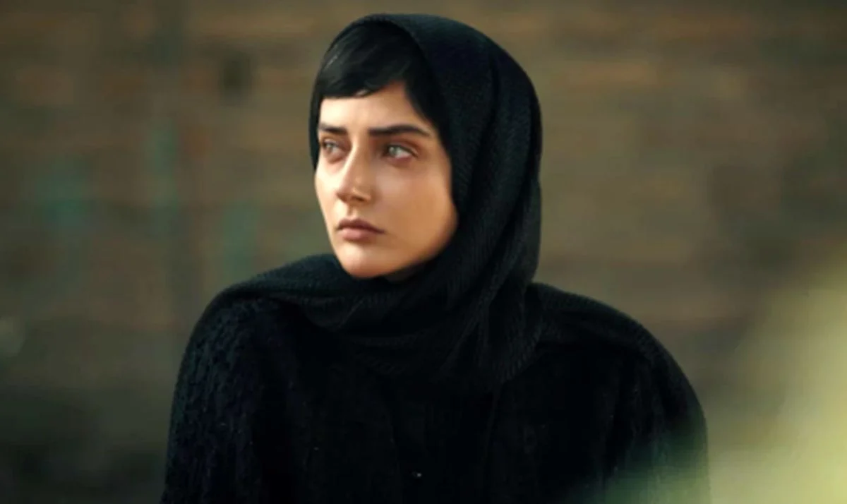 سلفی خوابالوی آوای سریال شغال در آسانسور سلفی خوابالوی آوای سریال شغال در آسانسور