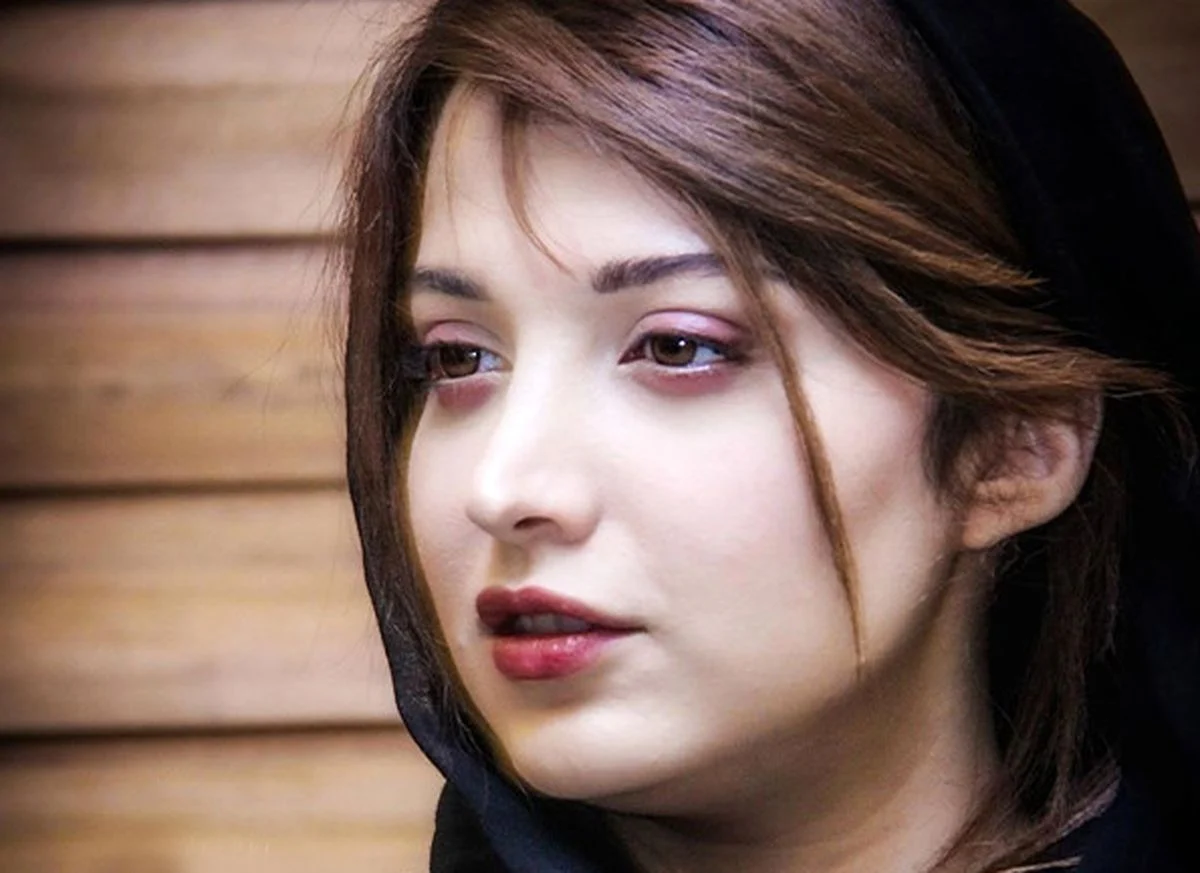 روشنک گرامی بازهم با یک استایل خاص خودنمایی کرد روشنک گرامی بازهم با یک استایل خاص خودنمایی کرد