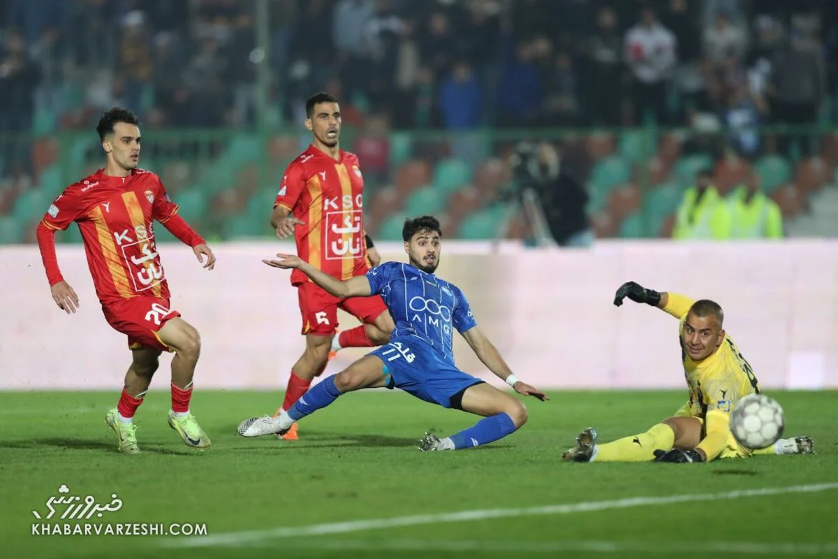 خبر ورزشی| افشاگری بازیکنان استقلال: زمین مسابقه را رنگ کردند تا صدایمان در نیاید!/ ریکاردو ساپینتو مخالف بازی استقلال در شهر قدس و تختی استقلال فولاد
