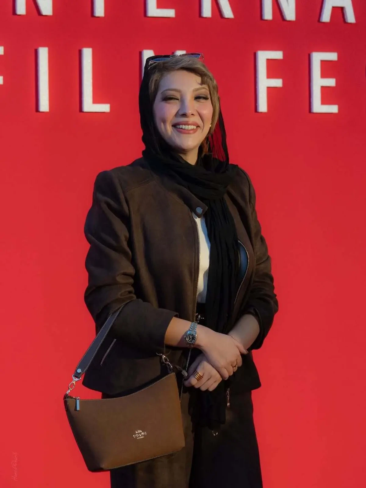 استایل شیک و متفاوت صدف اسپهبدی در جشنواره جهانی توجه‌ها را جلب کرد