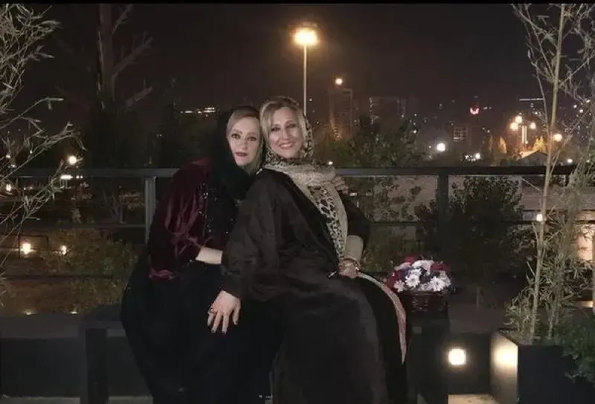 سورپرایز خاص نعیمه نظامدوست برای تولد مرجانه گلچین در فضای باز سورپرایز خاص نعیمه نظامدوست برای تولد مرجانه گلچین در فضای باز