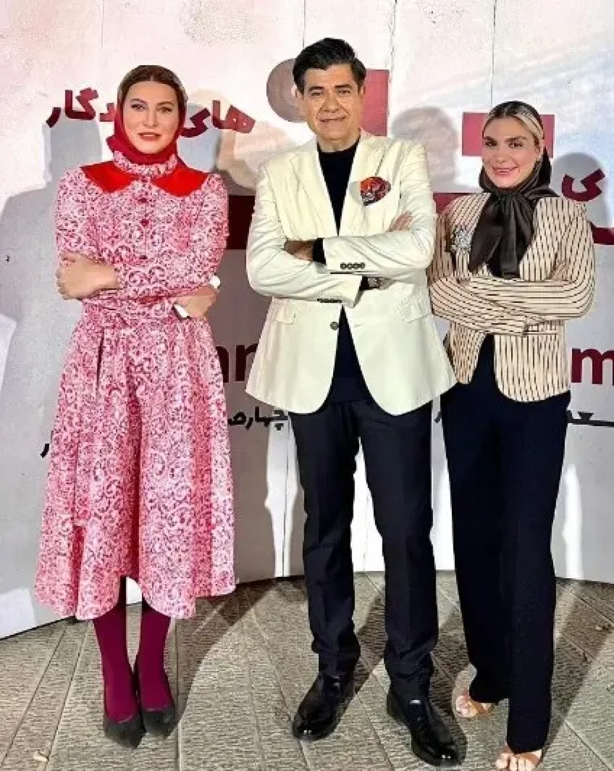 استایل جذاب فریبا نادری با پیراهن گل‌دار در یک کنسرت