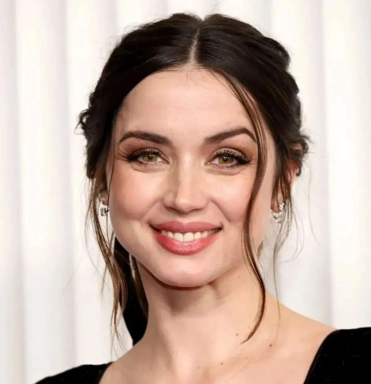 آنا د آرماس در عربستان همه را محو زیبایی خود کرد آنا د آرماس در عربستان همه را محو زیبایی خود کرد