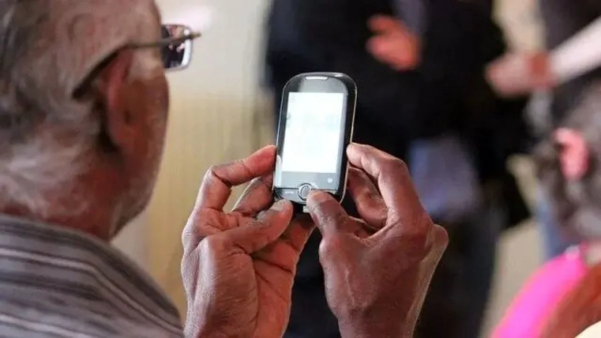 اخبار روز | راهنمای نجات سالمندان از کلاهبرداریهای تلفنی اخبار روز | راهنمای نجات سالمندان از کلاهبرداریهای تلفنی