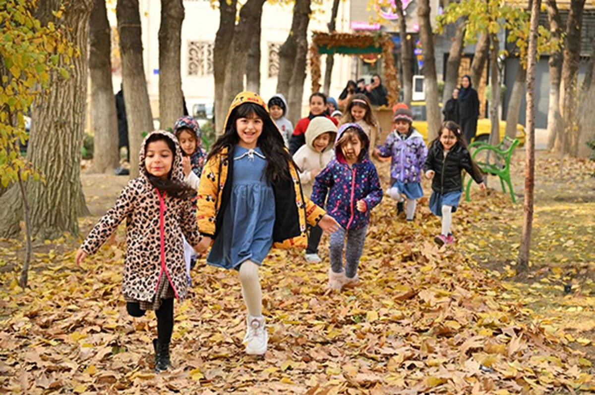 اخبار روز | ثبت خاطرات پاییزی در گذر ازگل اخبار روز | ثبت خاطرات پاییزی در گذر ازگل