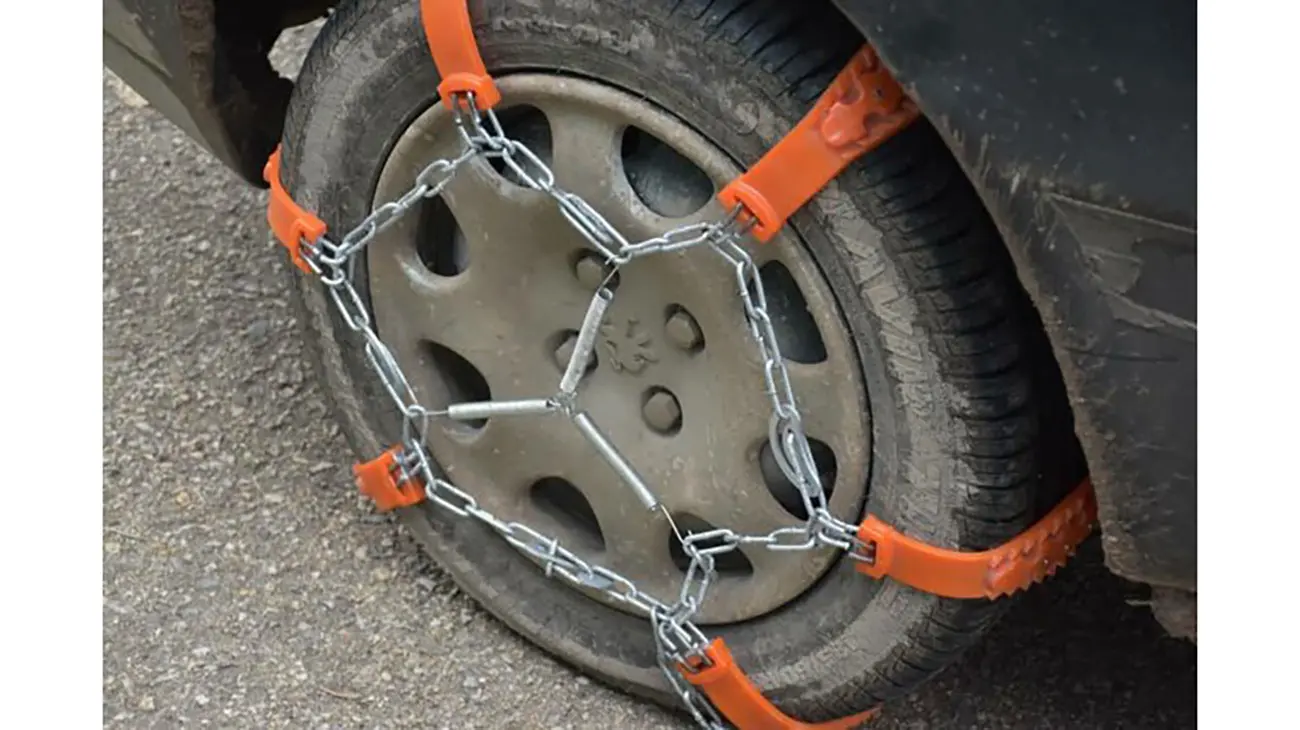 پلیس راهور: حتی در آفتابیترین روزها بدون زنجیر چرخ جریمه میشوید پلیس راهور: حتی در آفتابیترین روزها بدون زنجیر چرخ جریمه میشوید