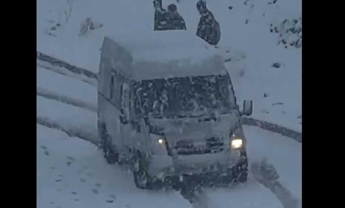 اخبار روز | بارش سنگین برف در فاصله ۶۰ کیلومتری ارومیه