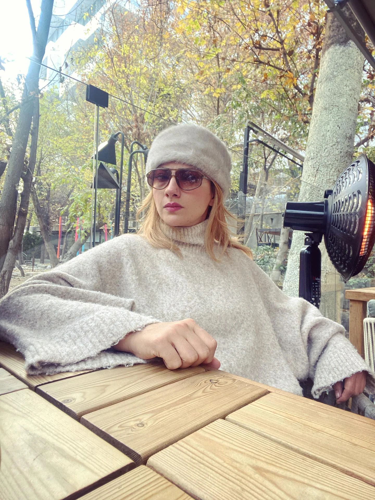 عکس‌های جذاب سوسنِ پایتخت با استایلی پاییزی منتشر شد