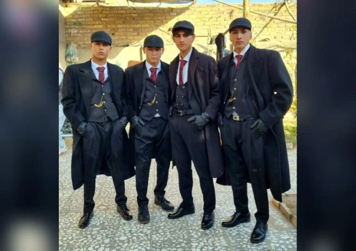 اخبار روز | بازداشت ۴ جوان افغانستانی به جرم تقلید از پیکی بلایندرز! اخبار روز | بازداشت ۴ جوان افغانستانی به جرم تقلید از پیکی بلایندرز!